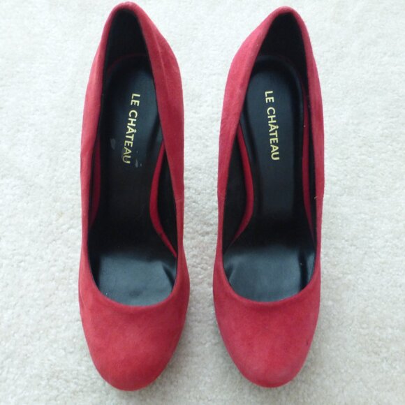 LE CHATEAU Red faux suede almond toe platform pumps - NWOT - Picture 7 of 10